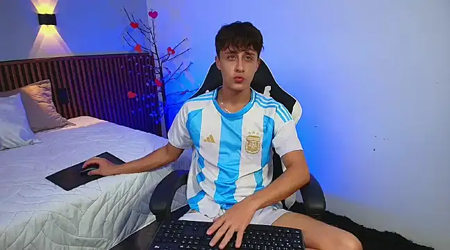 JoseloEvans online show from March 15, 8:43 pm