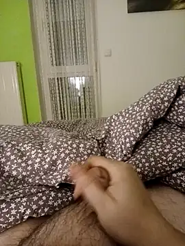 BennoSingle online show from February 10, 8:00 pm