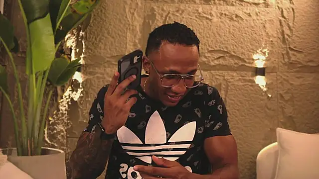 Logan Varela online show from March 16, 1:49 am