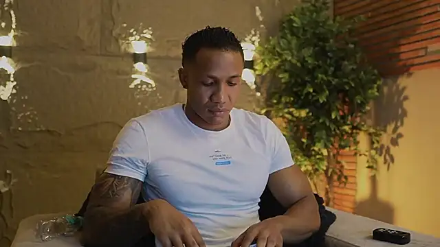 Logan Varela online show from November 16, 12:24 am