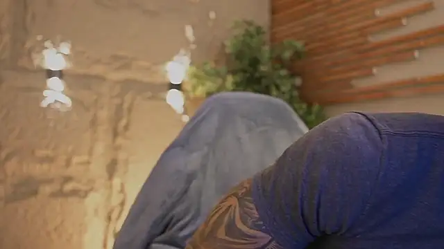 Logan Varela online show from January 8, 11:04 am