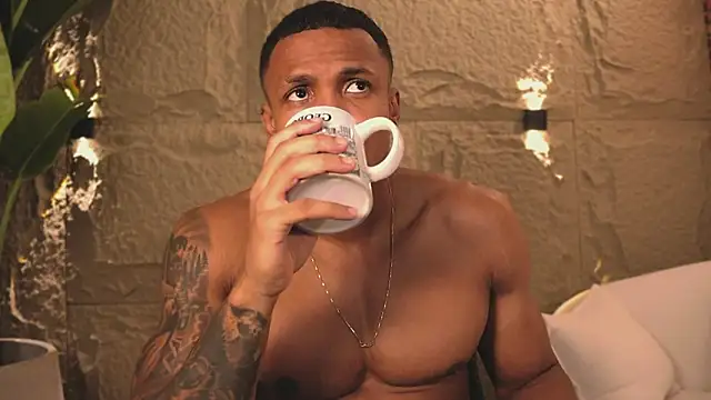 Logan Varela online show from March 5, 11:49 pm