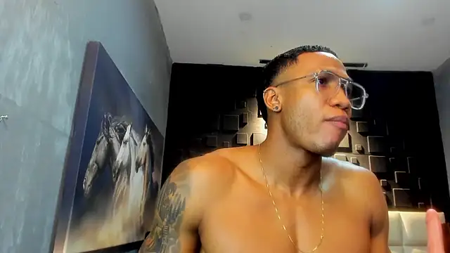 Logan Varela online show from December 18, 11:24 am