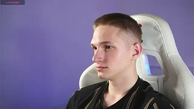 dustyn fox online show from March 18, 6:28 pm