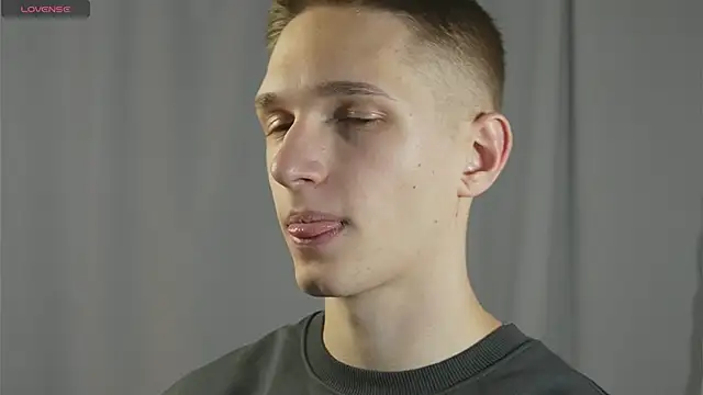 dustyn fox online show from December 20, 2:16 pm