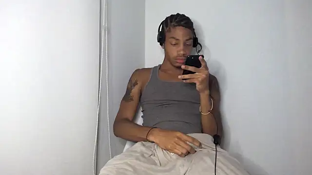 Snapshot of Skinnyblackman chatting on October 1, 2:04 am Skinnyblackman online show from October 1, 2:04 am