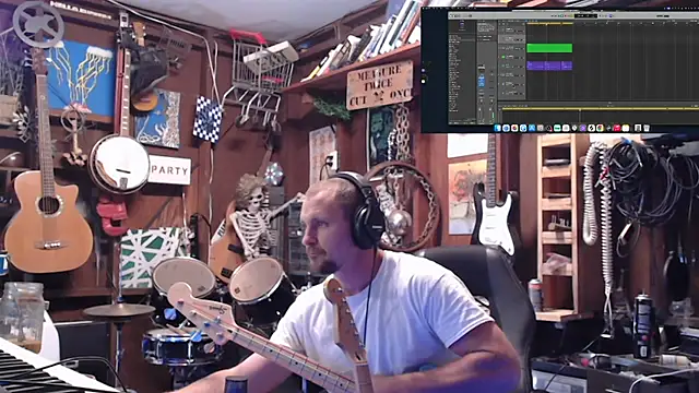 Snapshot of itsjameswebbscope chatting on October 12, 7:08 pm itsjameswebbscope online show from October 12, 7:08 pm