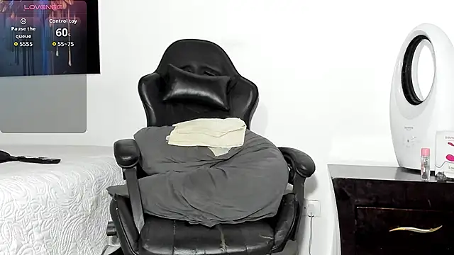 tizziano castillo  online show from March 16, 11:08 pm