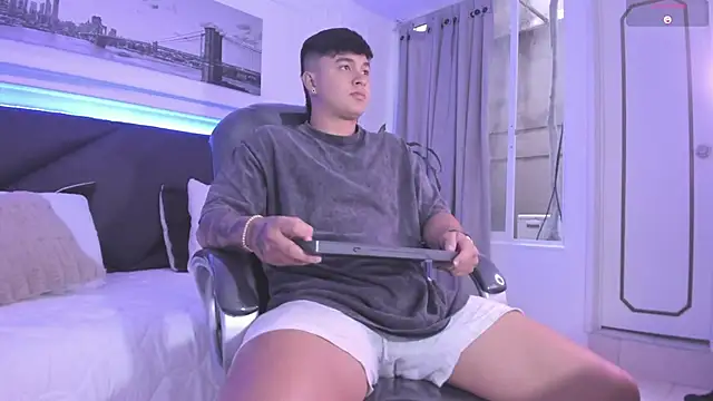 Cristopher strong online show from December 20, 3:08 pm