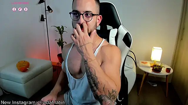 dafboy1 online show from April 14, 3:06 am