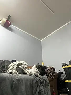 UtopianMisfit1 online show from April 8, 9:41 am