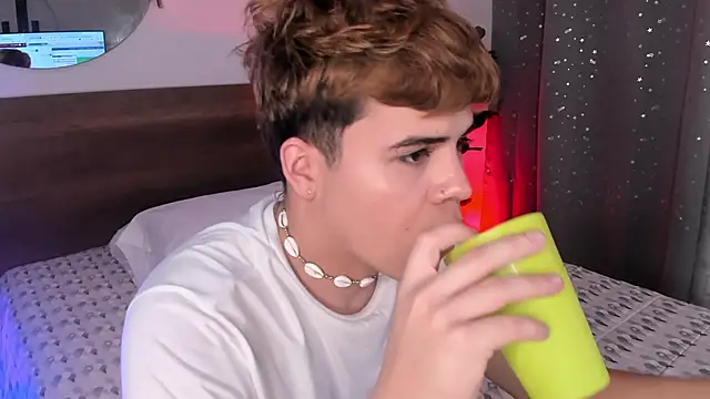 justinbiler online show from December 17, 4:34 am