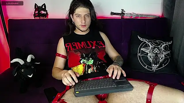 Snapshot of blckwolf_6 chatting on February 23, 9:03 pm blckwolf 6 online show from February 23, 9:03 pm