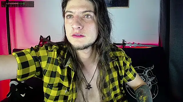 Snapshot of blckwolf_6 chatting on March 3, 9:23 pm blckwolf 6 online show from March 3, 9:23 pm