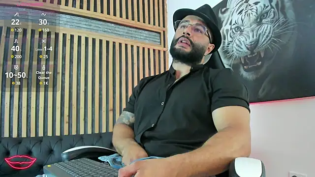 Luke  09 online show from March 4, 1:28 pm