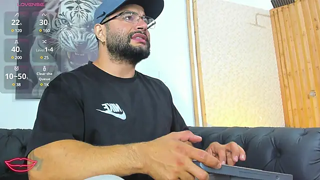 Luke  09 online show from February 25, 12:03 pm