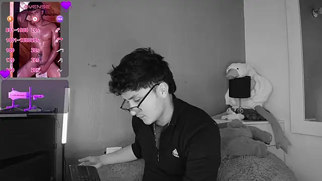 santyago taylor online show from November 7, 7:17 pm