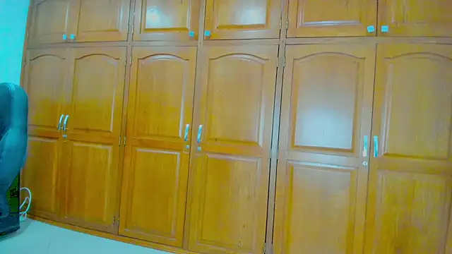 emmakolactro2001 online show from December 18, 6:53 am