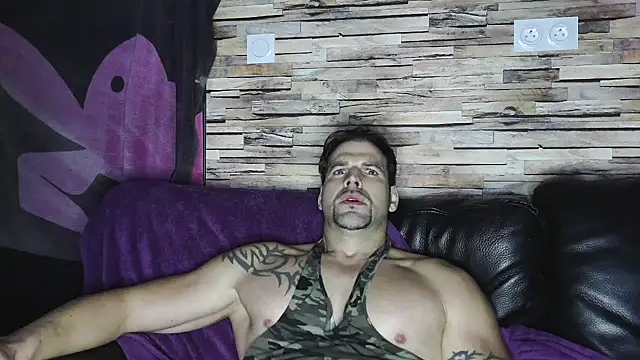 XxBigboybandxX online show from January 3, 7:07 pm