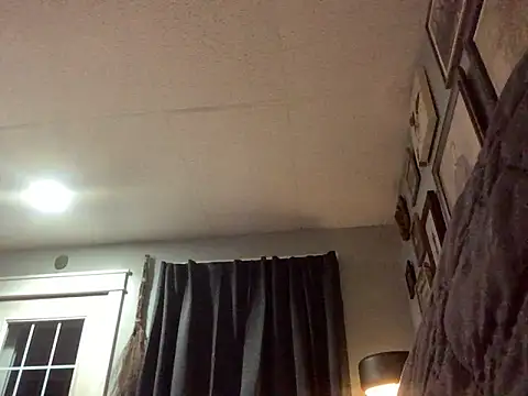 Icebearsticlese online show from April 18, 1:40 am