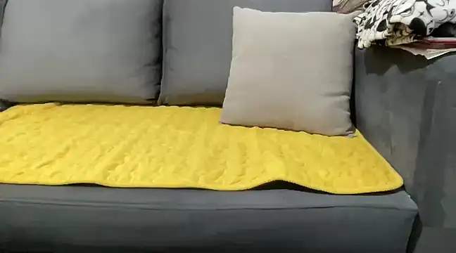 4small4inchlol online show from January 25, 4:57 pm