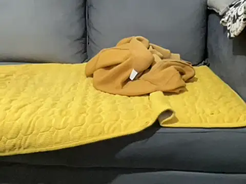 4small4inchlol online show from February 6, 4:36 pm