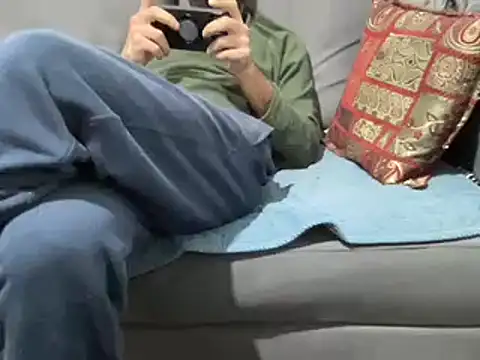 4small4inchlol online show from December 11, 6:59 pm