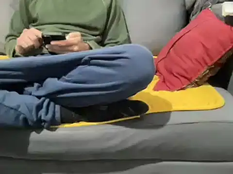 4small4inchlol online show from December 5, 7:40 pm