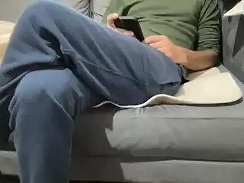 4small4inchlol online show from March 11, 6:30 pm