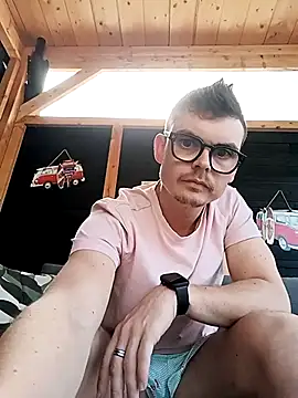 GLouglou19 online show from April 28, 3:49 pm