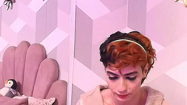 KylieMonnett online show from February 5, 9:00 pm