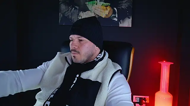 AngeloEric online show from December 9, 9:28 am