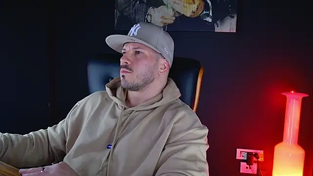 AngeloEric online show from December 10, 4:17 pm