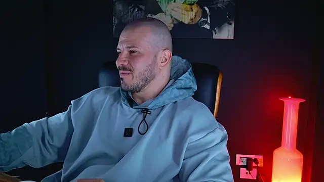 AngeloEric online show from December 28, 12:57 pm