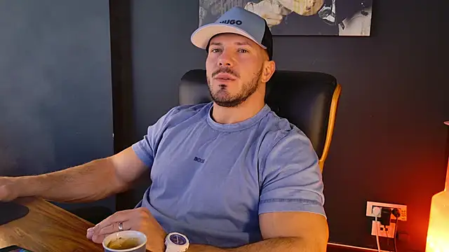 AngeloEric online show from October 20, 8:29 am