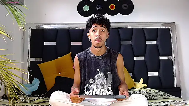 Snapshot of RyanRizzo chatting on January 31, 3:33 pm RyanRizzo online show from January 31, 3:33 pm