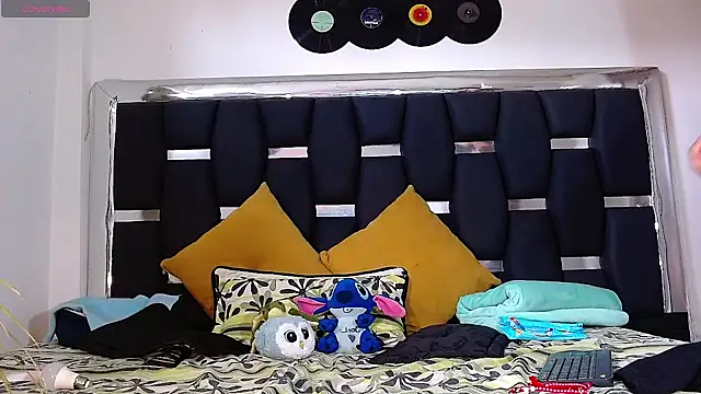 Snapshot of RyanRizzo chatting on January 30, 6:10 pm RyanRizzo online show from January 30, 6:10 pm