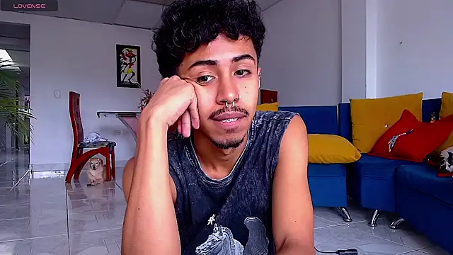 Snapshot of RyanRizzo chatting on January 4, 6:40 pm RyanRizzo online show from January 4, 6:40 pm