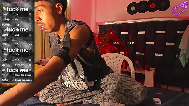 Snapshot of RyanRizzo chatting on March 3, 3:46 pm RyanRizzo online show from March 3, 3:46 pm