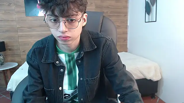 jhoellx online show from December 9, 1:04 pm