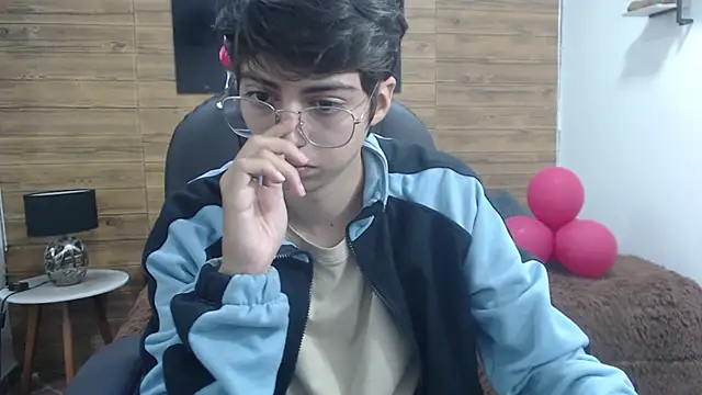 jhoellx online show from March 13, 1:50 pm