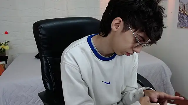 jhoellx online show from December 29, 11:50 am