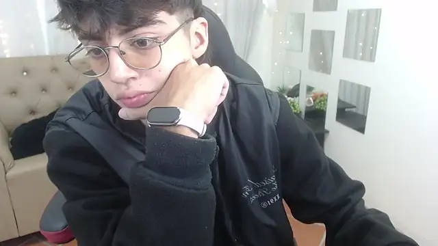 jhoellx online show from December 11, 1:00 pm