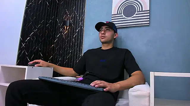 Liam crox online show from January 14, 7:21 pm