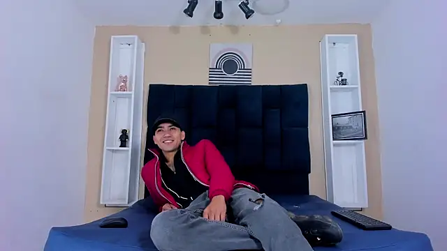 Liam crox online show from February 15, 12:22 pm