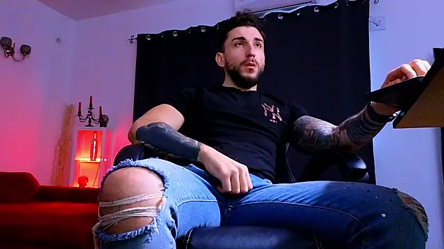 MightyAaron66 online show from December 3, 8:20 am