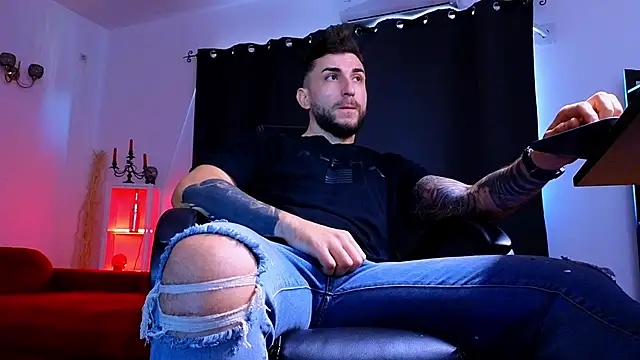 MightyAaron66 online show from October 25, 7:10 am