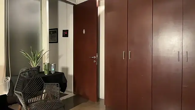 alanan881 online show from December 2, 12:47 am