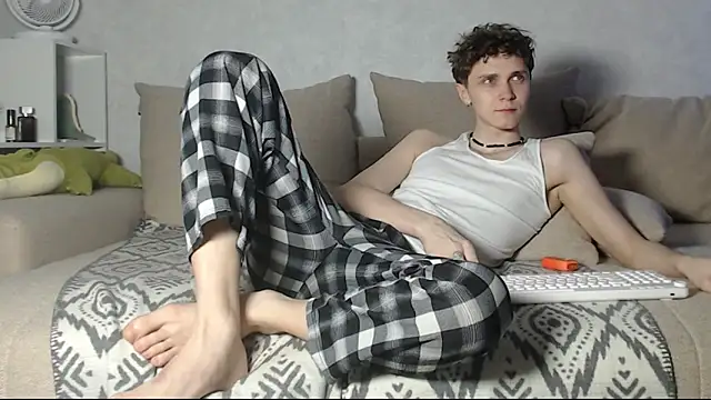 aqualidolly online show from December 3, 4:13 am