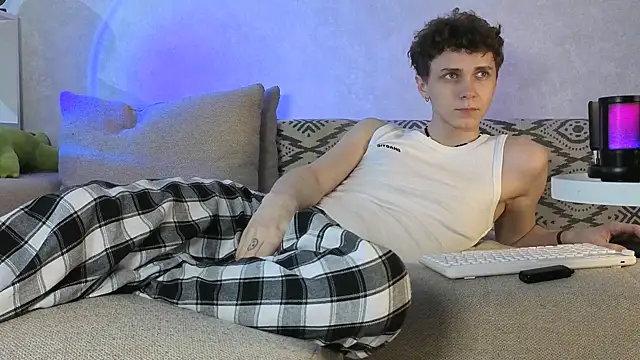 aqualidolly online show from December 28, 3:37 pm